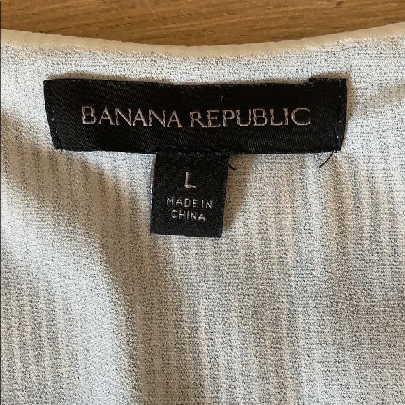 Cute Banana Republic Blouse With Tiered Sleeves - Picture 6 of 7